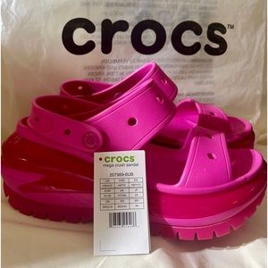 CROCS Mega crush platform sandal.